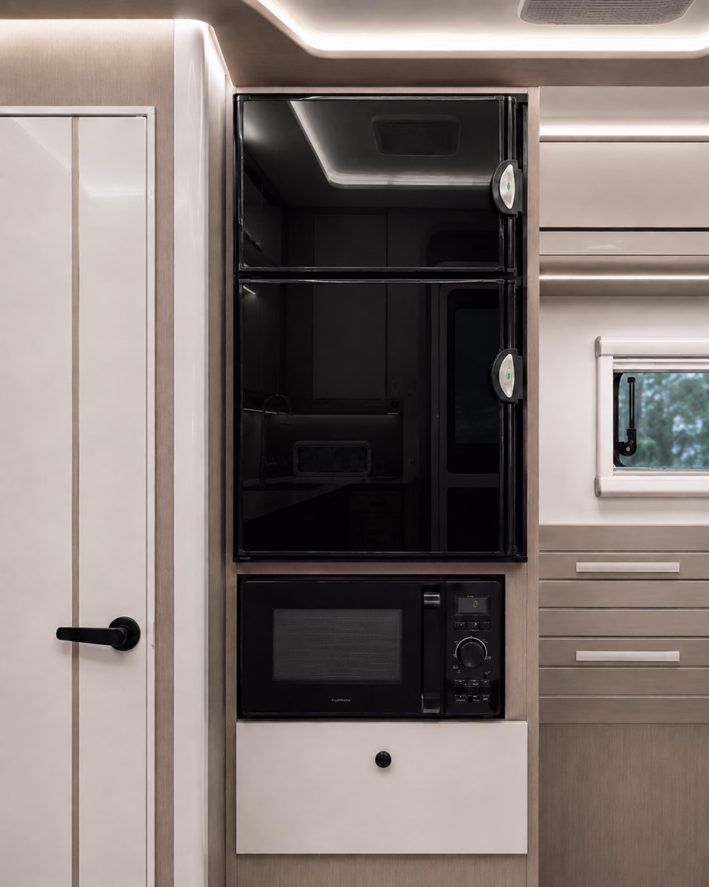 100 L refrigerator-freezer